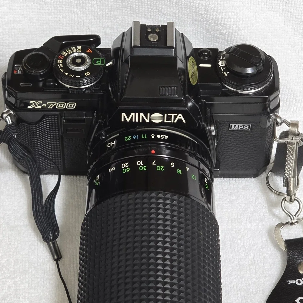 Minolta X-700 35mm SLR Film Camera Kalimar 80–200mm Lens Bundle